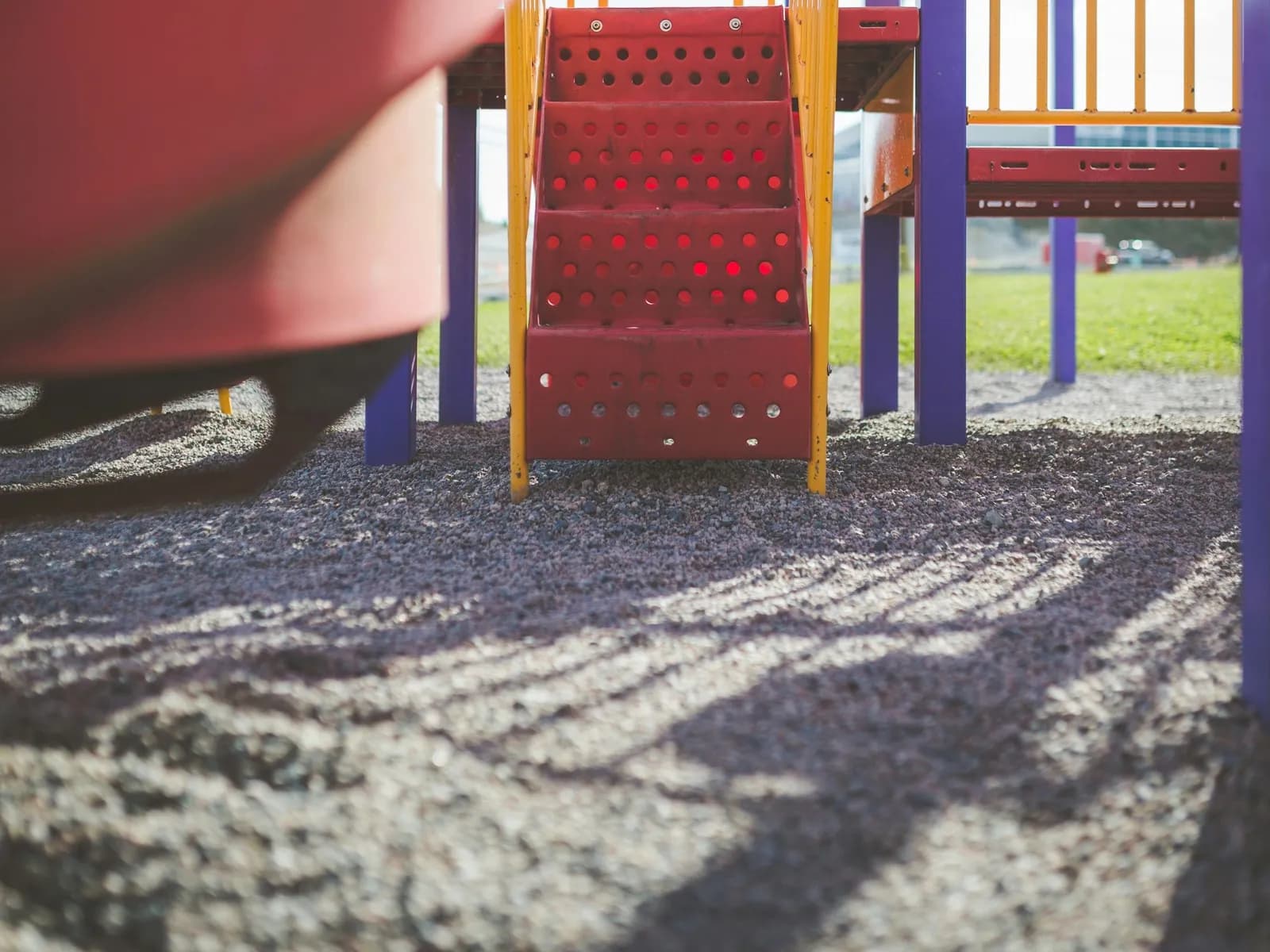 Loose-fill surfacing in an outdoor play area